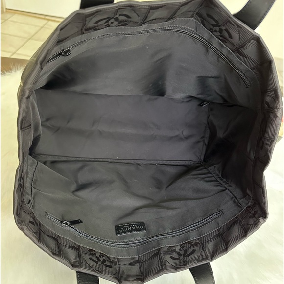 SOLD Travel Line Tote bag - Picture 6 of 17